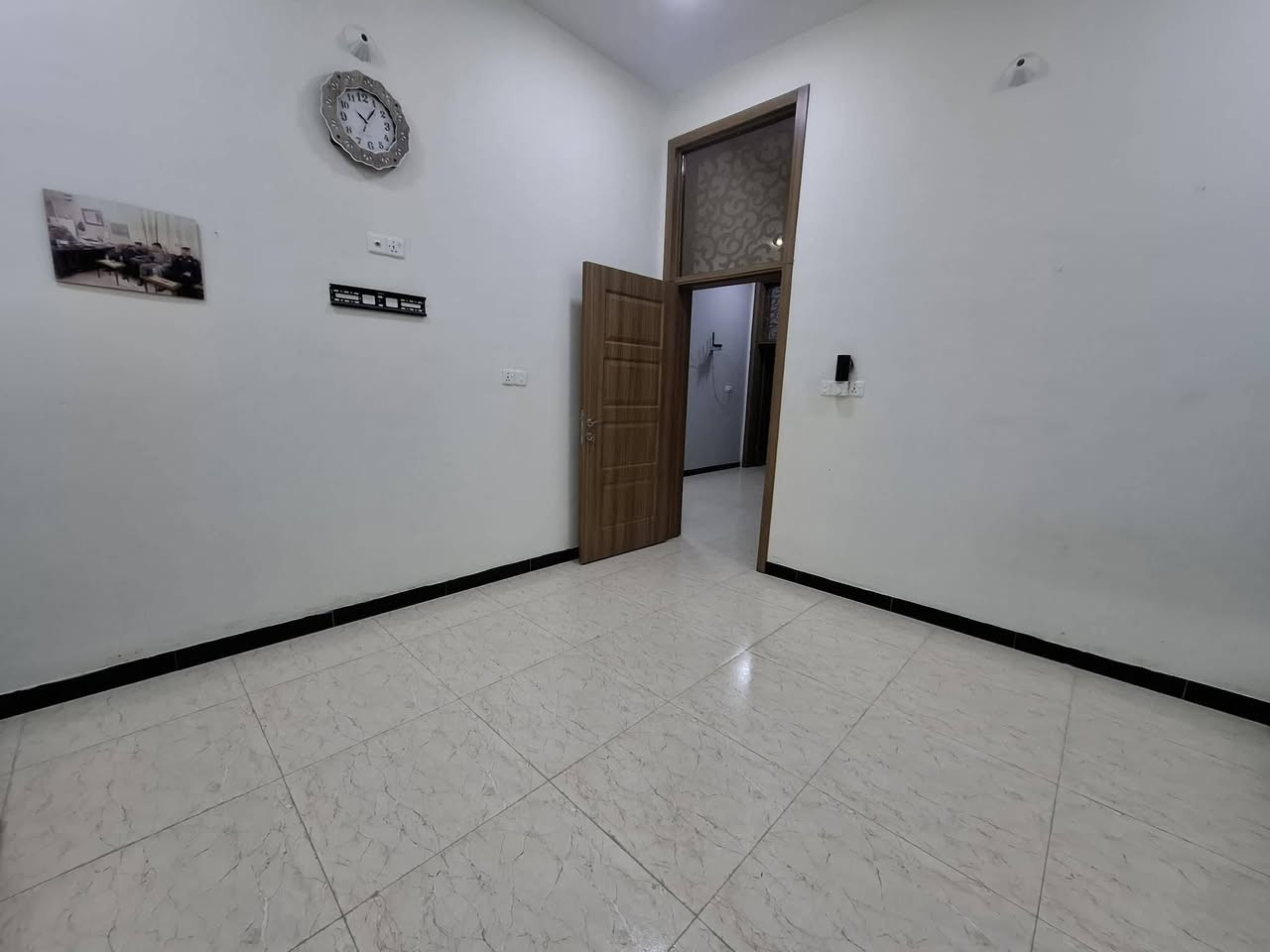 سلام عليكم ع بركه الله للبيع بيت طابو زراعي سند 25 مساحه الكليه 3250مقاطعه 17مداور مباشر مكانه بدايه معمل الطابوك سابقا السعر خاص او لاتصال ***********
