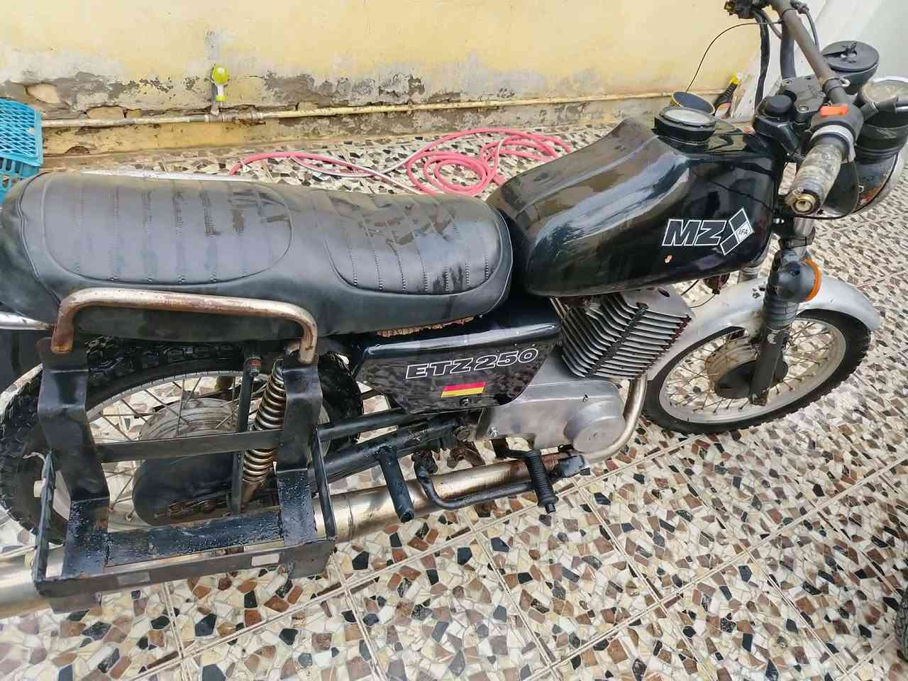 سلام عليكم
مكلف بالنشر 
متاح دراجه امزت 82 (بدون) لحيم بس بالخشم 
كصه 6  السعر 950 وبيها مجال مكاني ديالى قضاء بلدروز 
هاذ رقم صاحبها ***********
