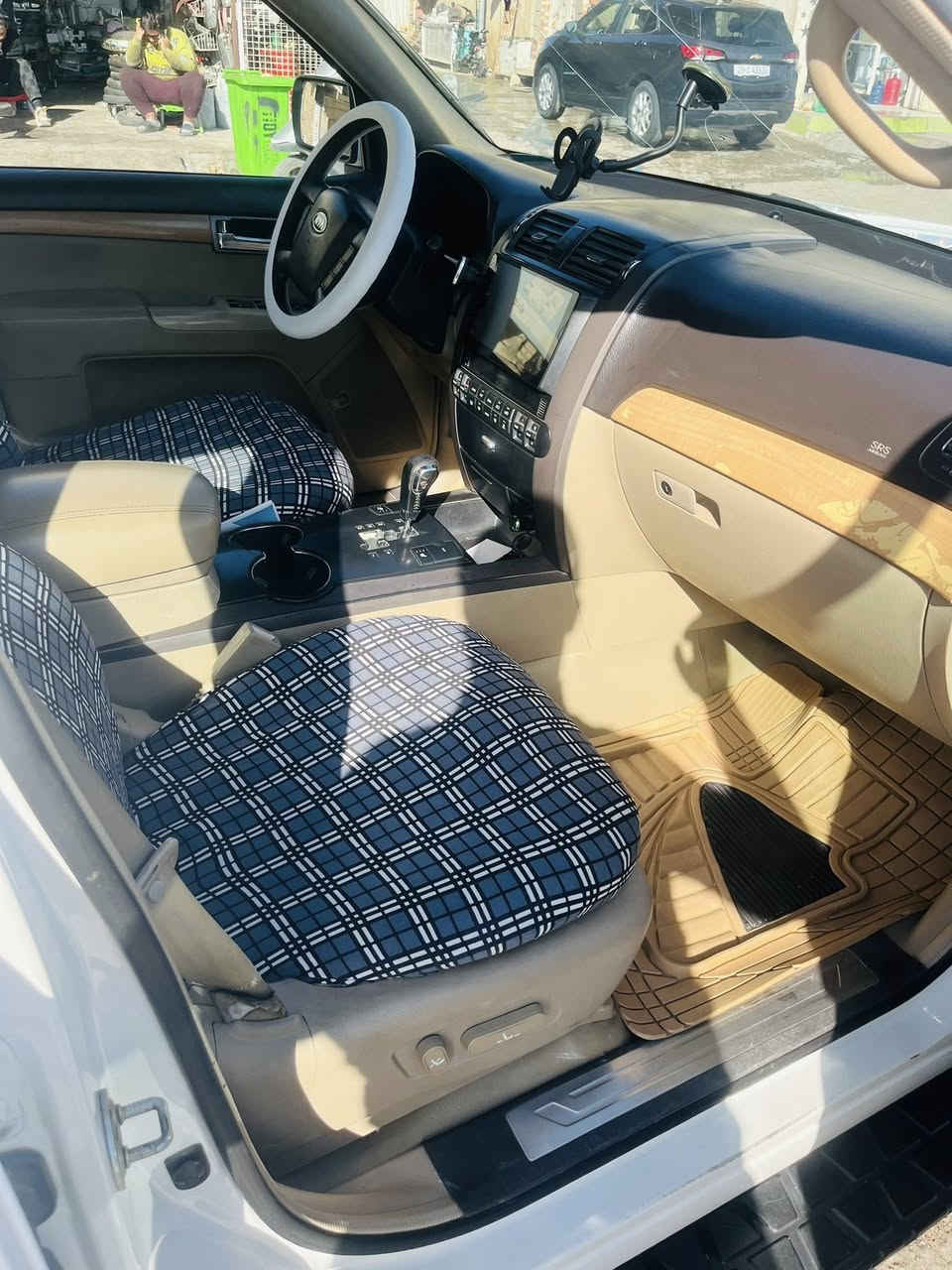 السلام عليكم ورحمة الله مهافي  2012 فووول موصفات للخير كاملة مكملة من كل النواحي صدر كشر نظيف دواخل غرفة عليها إدامة كاملة السيارة بيها قطعتين صبغ جاملغ خلفي وباب مكانها كوت مركز 
سعرها مناسب جداً الاستفسار اكثر الاتصال برقم ***********
