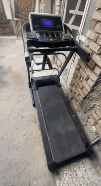 جهاز جري كهربائي للبيع 🏃‍♂️
🔹 مستعمل نضيف ويشتغل 100%
🔹 شاشة رقمية (سرعة – وقت – مسافة)
🔹 تحكم بالسرعة + انحدار(جبلي)
🔹 مناسب للبيت
🔹السعر 140 الف (وبي مجال) 
🔸اللاستفسار رقم هاتف (***********)
🔴مكاني بغداد
