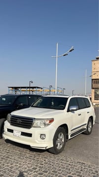 لاندكروزر • ٢٠١٢ • ٢٤٤ ألف