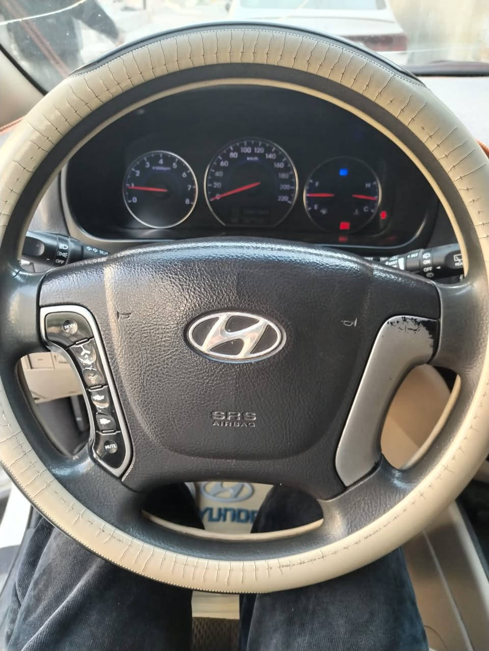 السلام عليكم سيارة سنتافيا 2011 خليجي للبيع رقم بغداد تحويل ثاني يوم فول مواصفات
بصمة تشغيل/ بصمة أبواب / فتحة سقف / 3 قطع تبريد / كشنات كهرباء / داخل أسود وبيجي / تحكمات استيرن / اشاير بالمري / منفذ USB / منفذ AUX/ مكينة 6 سلندر 3500 / كامرة خلفية / ماشية 267 الف حقيقي / دفع رباعي 

السيارة مكفولة كير مكينة حدادية السونار مرفق بالمنشور السيارة جديدة بمعنى الكلمة كامله مابيها أي نقص السعر 145 وبيها مجال 

مكان السيارة بغداد مدينة الصدر 

للأستفسار ***********
