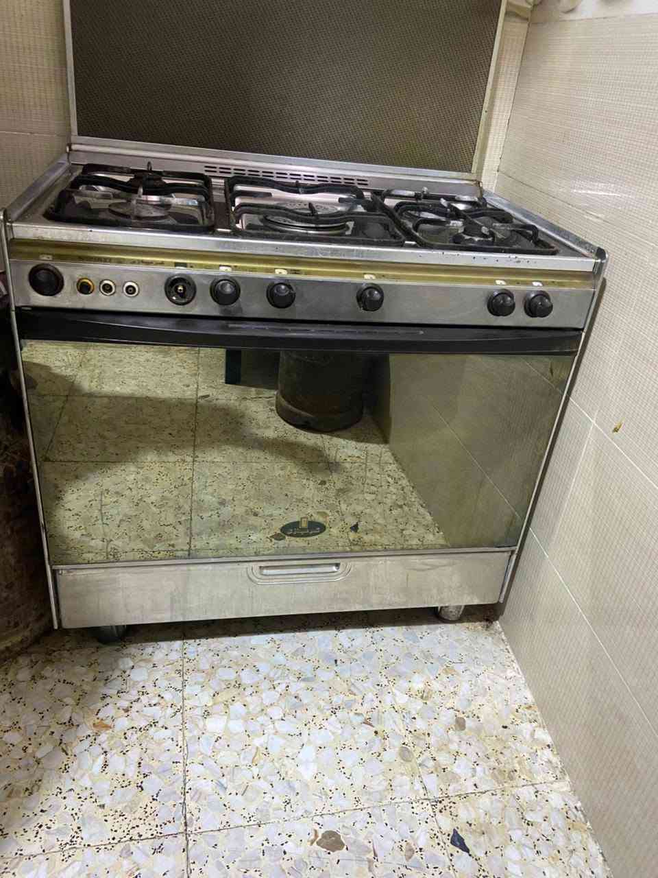 طباخ للبيع بي اضرار بسيطه السعر 100. ***********
