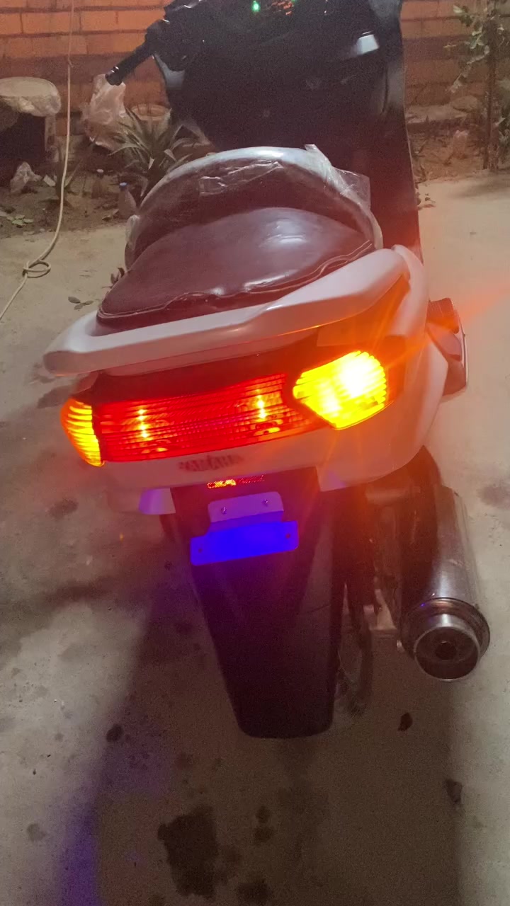 السلام عليكم ماجسته للبيع مكينه جديده شلعه معدل دراجه حلوه سعره ٥٠٠بيه مجال مكان الشعله رقم الهاتف ***********
