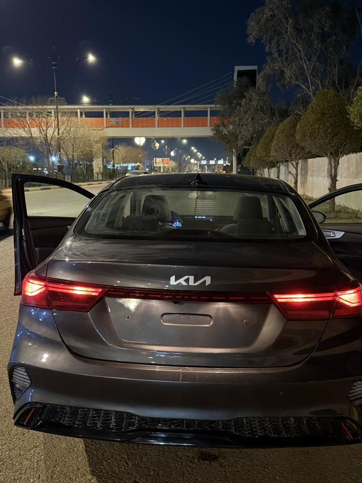 فورتي موديل 2024 حادث خلفي مرافق الصور حادث 
تبديل قبق صندوق بلادي 
بدون اربالك 
ماشيه 5 الف 
بدون ارقام سياره 
مكاني ديالى بعقوبه 
هاتف *********** 
السعر 128 ورقه وبيه مجال
