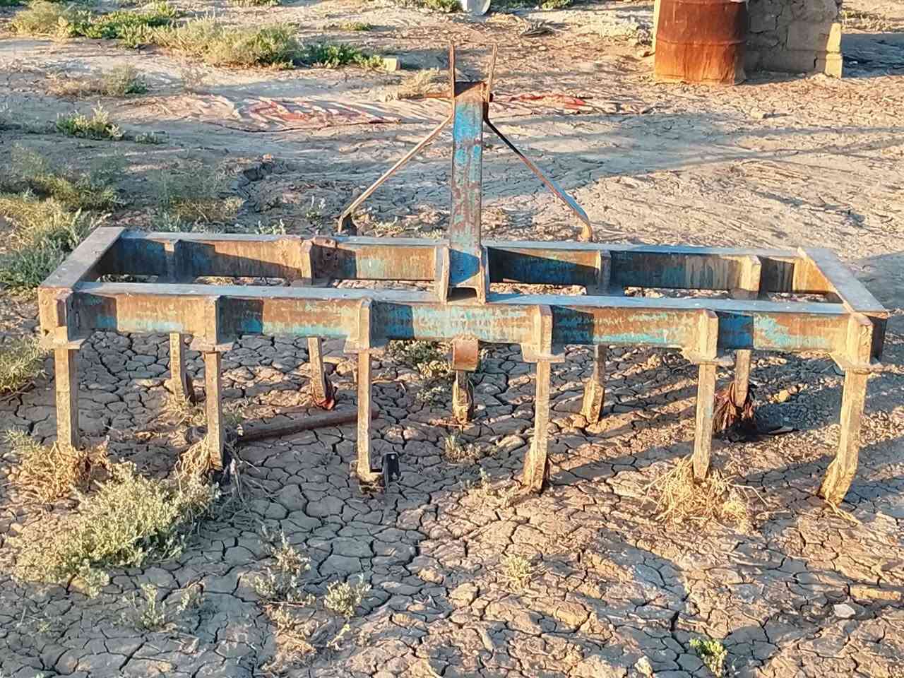 السلام عليكم 
مكينه ومعداتها للبيع فوركسن انكليزي 90دبل اكسن هودرىليك محرك.شرط
الهاتف ***********
