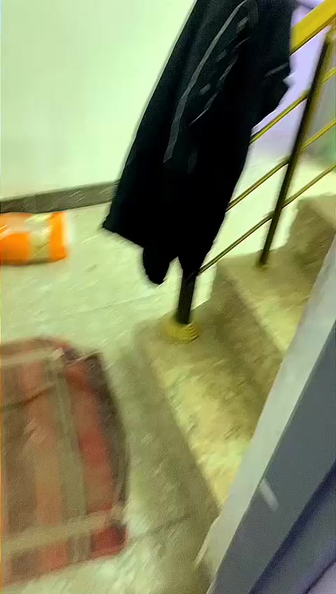 السلام عليكم اخوان بيت 100 متر العنوان الدورة حي الشرطه للإستفسار ***********
