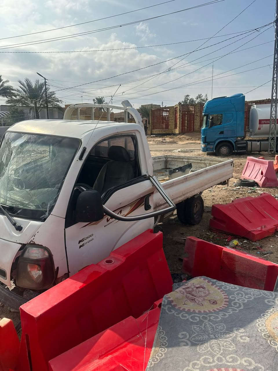 كيا بيها حادث مثل ماموضح بالصور ابيعها بدون ارقام موديل 2012 محرك مسكر سبلاين
كير ومحرك جدد شرط الفحص السيارة ابيعها كوم حديد ب 23 ورقة 
للاتصال ***********
