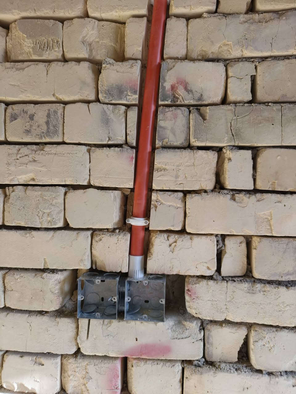 تم بحمدلله اكمال طابق ثاني
في منطقة الاكوات
حفر وتثبيت بوكسات 
حسب المخططات الهندسيه
*********** متفرغ حالياً
