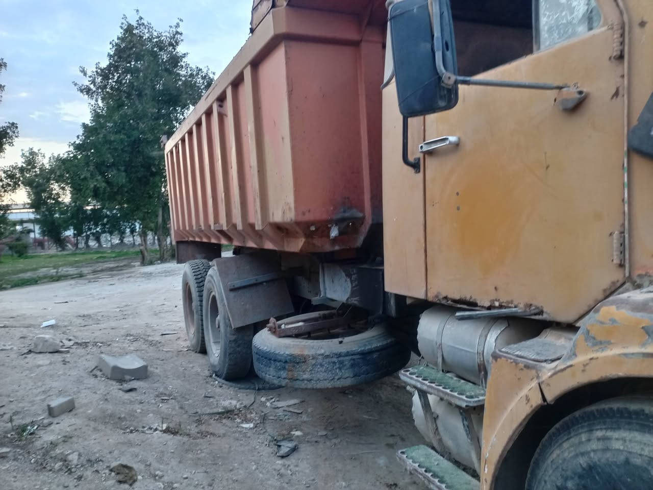 سياره لبيع مكان السياره نجف مكلف بنشر هاذا رقم صاحبه خاص مرد ***********
