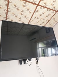 للبيع  شاشة حجم32 بدون نت 07702164302