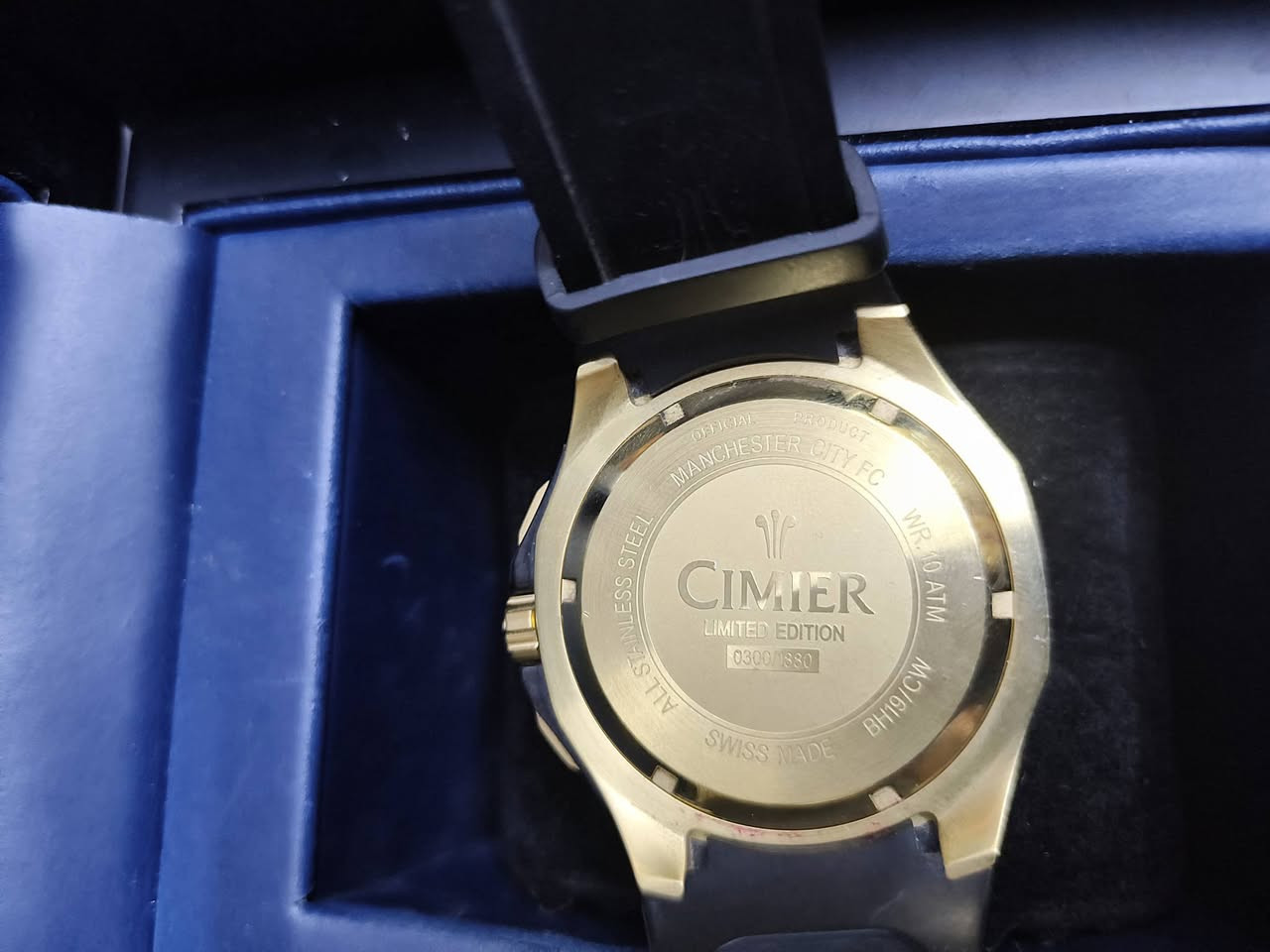 سلام عليكم ساعه
 سماير شركه كيونت
 بطارية جديده جدن
 نضافتهه 99\100 
الي يرقبها يراسلني
 خاص ول واتس اب
جميع محتوياتها موجوده بسعر معقول
***********
