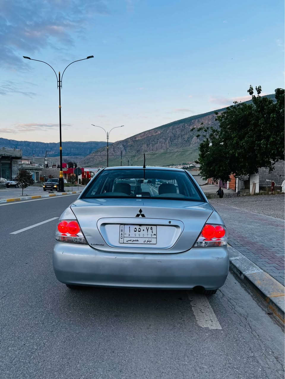 لانسەر ٢٠١٢ سلڤەر ، بێ بۆیاغ و کاڵبونەوە 
مەکینە گەورە و تۆماتیک و عادی ، چوار جام کارەبا ناو ڕەساسی.
تەنها ١٥٥ هەزار ڕۆیشتووە ، گێڕ و مەکینە بەشەرت 
کاڵبونەوە بەشەرت ، 
ڕەقەم جنوب سەنەوی پلاستیک ، پاکانەی هەولێری هەیە 
چوار تایەی نوێ ، بەشەرتی هەموو شتێک 
سیارەکە زۆر پاک ماوەتەوە 
سعری ٦٨ وەرەقە و معامەلەیەکی کەم 
واتسەپ ***********
*********** ڤایبەر سوران, أربيل
