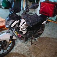 شباب ماطور RK للبيع ماشي 11800 تقريبا عليه كزوز كاربون تريد ارجع كزوزه...