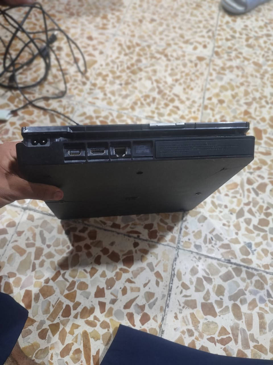 جهاز بلي 4مهكر نضام 12.50 الجهاز كلش نضيف ما مفتوح  لوك ستيكر ويا يو بي اس للتواصل ***********
