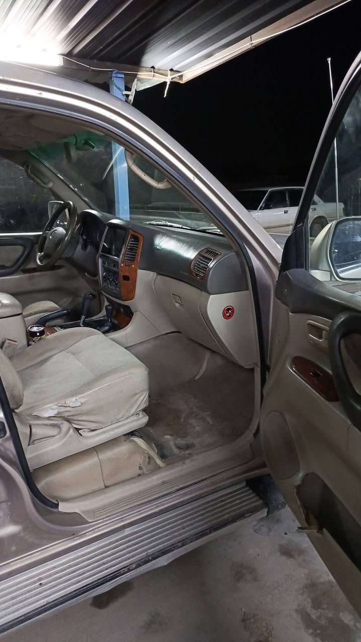 السلام عليكم من رخصة الادمن
لاند كروز للبيع موديل 2004
مكينة 6 عدلة 
كير اوتوماتيك فور ويل لو كير 
رقم بغداد انكليزي 
بيها كير كايم 
السعر 105$ وبيها مجال 

رقمي وبي واتساب ***********
