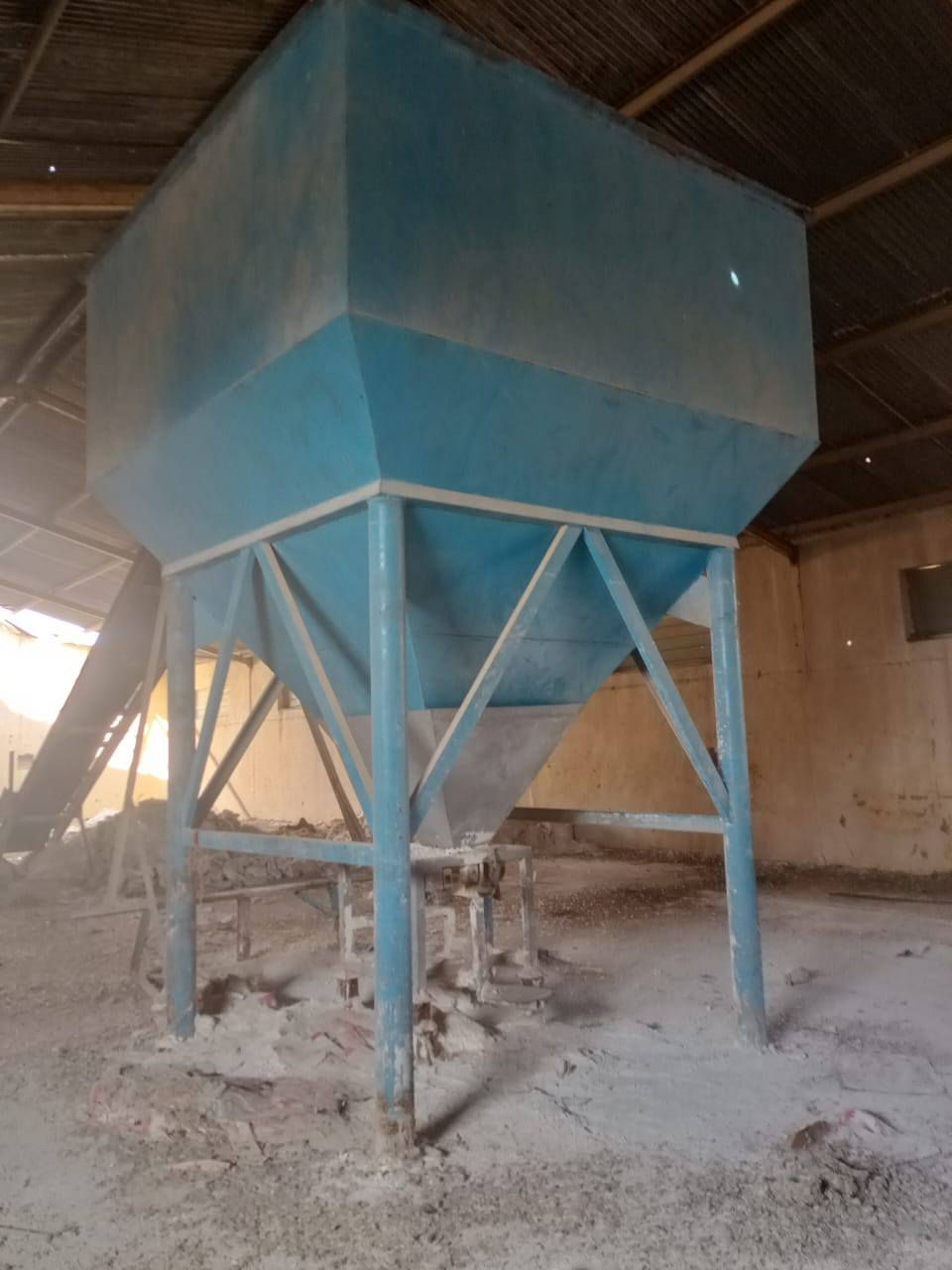 معمل للبيع ثنين قوايش +مكينه كبس اتصال ع رقم***********
