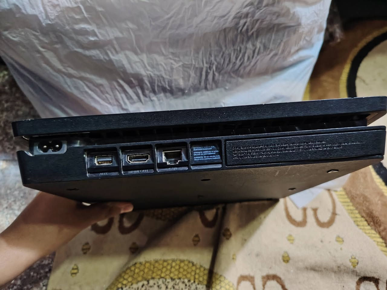 بلي فور سلم للبيع وبا جوستك 1 وقرص جيتي اي فايف وكاملات الوايرات السعر 225 وبي مجال الرقم ***********
المكان: البصره الخليليه شارع 14 تموز. 
البلي نضيف لامفتوح ولا مصلح نهائين 🔥../100
