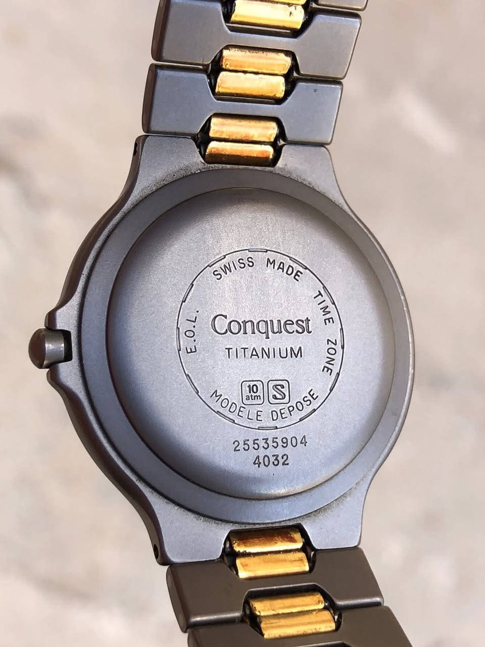 السلام عليكم 
لونجين كوارتز سويسري 
نافذه للتاريخ اليومي 
لونين ذهبي وتيتانيوم القطر 34 
 نظيفه جدا مع العلبه الاصليه 
السعر 250 دولار 
يوجد توصيل


**إذا كنت صاحب هذا الإعلان وتريد حذفه لأي سبب، رجاءا أرسل رسالة إلى الدعم الفني**