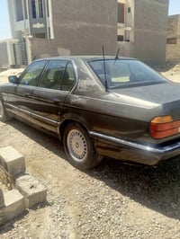 السياره للبيع  730  محرك 35   الكير  مجفت وبي خلل بسيط رقم بغداد انكلي...