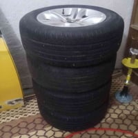 تايرات هنه ول وياله للبيع السعر ميتين وخمسين وبيهن مجال جداد تجي وتشوف...