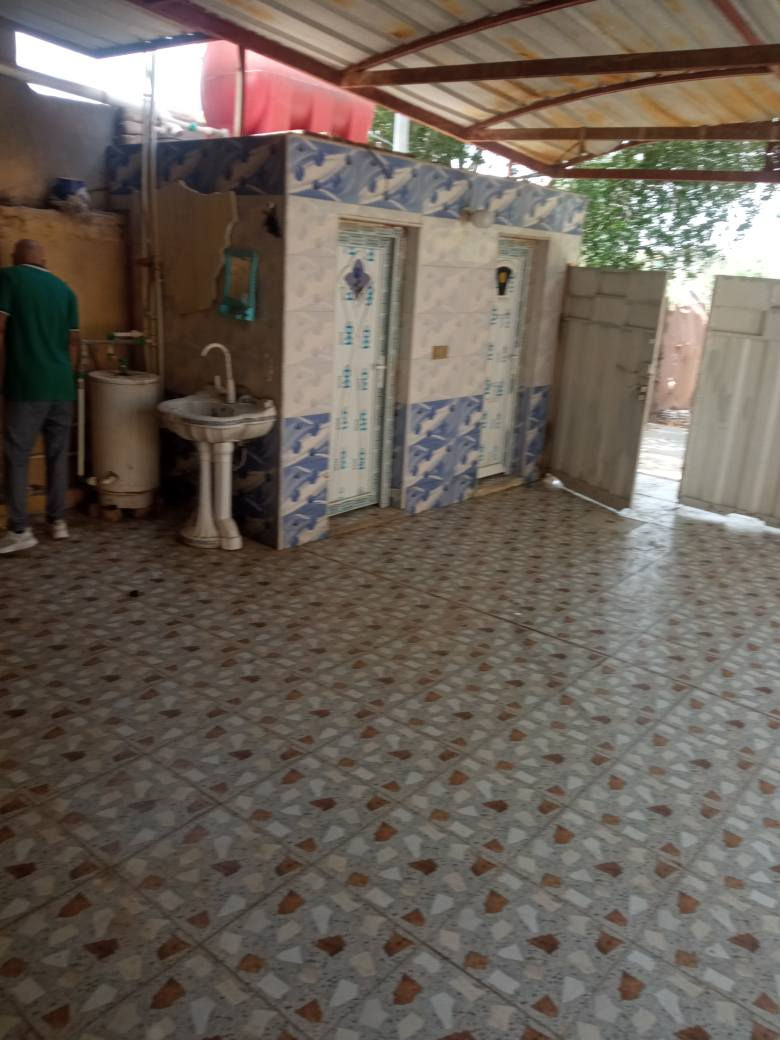 بيت للايجار 
بيت للايجار/طابقين/
المساحه//200م 
الطابق الارضي//
غرفة نوم عدد/2
هول
مطبخ 
استقبال 
مجمع صحيات عدد/2
كراج
الطابق الثاني//
غرفة نوم/2
هول
مجمع صحيات 
خدمات جاهزه//ماء وكهرباء وخط مولده ومجاري انترنيت ضوئي 
العنوان//
محيزم/4،،،،،،،،شارع 80،،،،،،شارع شريفه الجديد ،،،مقابل مدرسه زهور بابل للبنات 
الاتصال//
***********
***********
مكتب عالم التطور للعقار 
بإدارة//أوس المرشدي للعقار حلة, بابل
