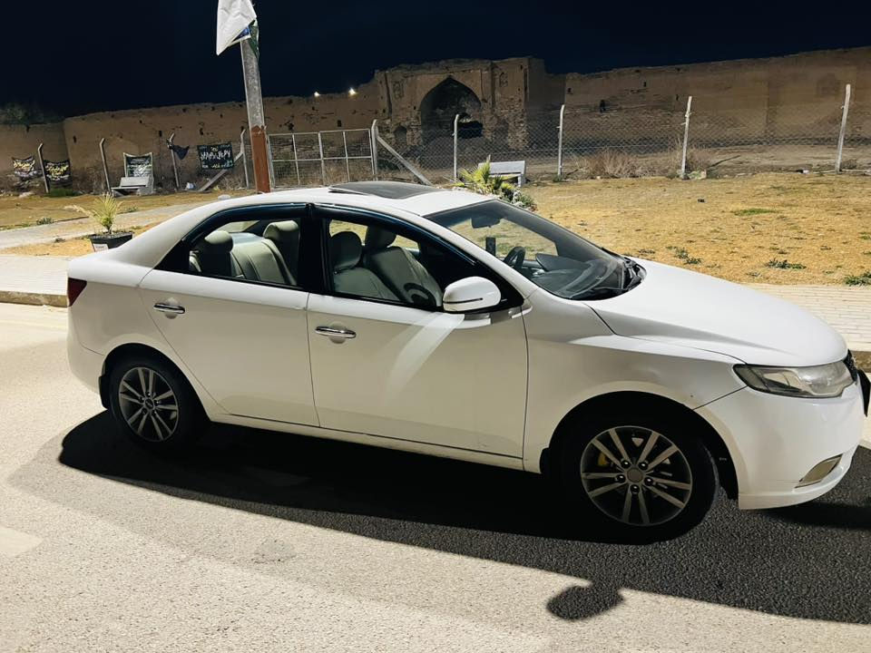 سيراتو خليجي موديل 2013 فول مواصفات مكينة 1600 دوش
مكينة وكير كفالة حدادية تخم تاير جاهزة سياره رقمها بابل 
بيها جاملغ وبنيد شويه بتكمة صبغ أثر سقيفة وكعت عليها عندي صوره قبل الشغل سيارة جاهزة معروضة ٩٧ وبيها مجال
رقم الهاتف ***********
