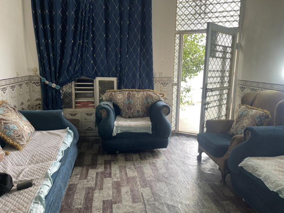 السلام عليكم 
تخم 12 مقعد للبيع مكان المحموديه السعر 300 

‭0751 577 0188‬

‭0776 603 5774‬
