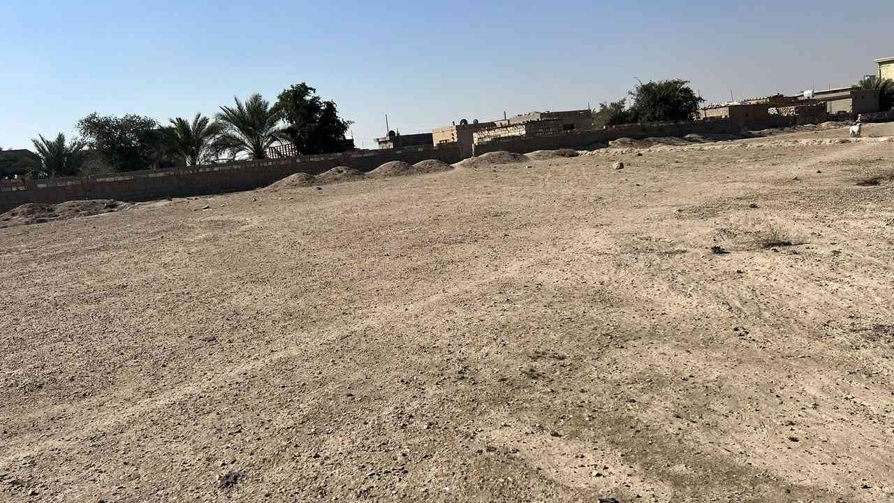 السلام عليكم                                                    قطعه ارض  للبيع ،الموقع شهابي الثانيه ثاني قطعه ع الشارع العام 
شارعه 10 متر بيه خدمات 
***********
