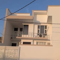 دار للبيع مساحه 200 متر بحي الجامعه قرب مدرسة الجامعه أي استفسار 07714...