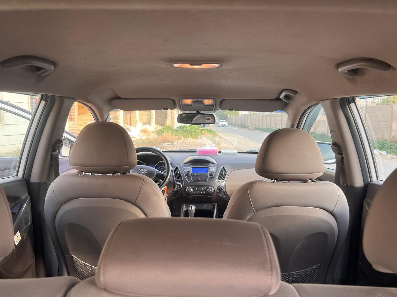 توسان خليجي 2015 بحالة ممتازه 👍

▪️ محرك 2000 دوش
▪️ كير ومحرك وحدادية مضمونين
▪️ تبريد ثلج ❄️ تدفئة ممتازة / منظومة تبريد كامله جديده قبل سنه تم تبديلها بالكامل  
▪️ كهربائيات كاملة بدون أي خلل
▪️ بطارية جديدة
▪️ تخم تاير جيد
🖊️ كامرة + زنون 

✅ السيارة جاهزة استخدام فوري – ما تحتاج ولا دينار
🎨 ملاحظة: صبغ  بالجاملغ الخلفي (اثر طخه بالحايط معدل حار )

📍 رقم  بغداد
📍 الموقع: بغداد

💰 السعر: 152 ورقة وقابل للتفاوض للجادين


**إذا كنت صاحب هذا الإعلان وتريد حذفه لأي سبب، رجاءا أرسل رسالة إلى الدعم الفني**