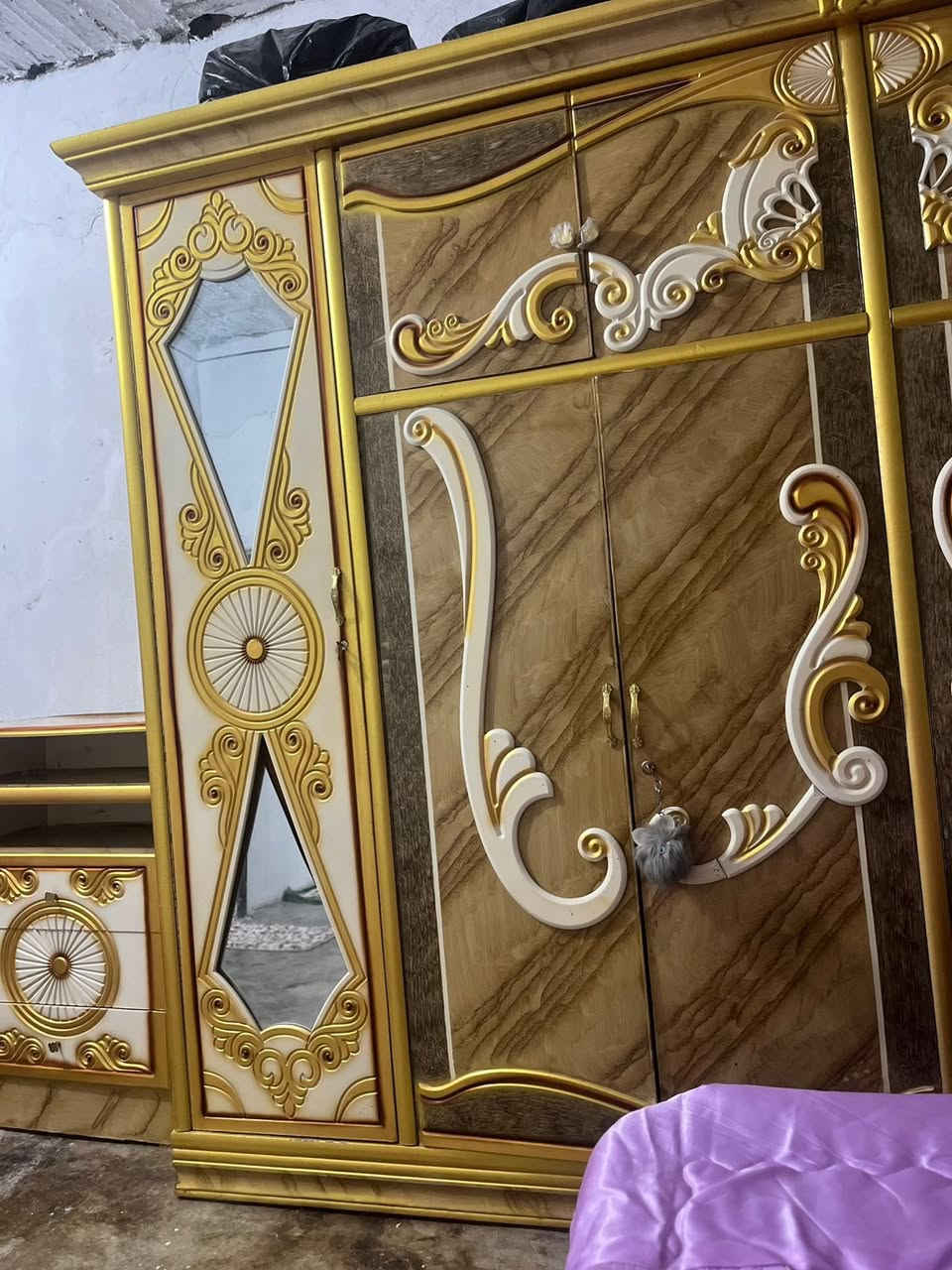غرفه خشاب للبيع السعر 500 الف وبي مجال المكان شهربان الهارونيه 
رقم ***********
