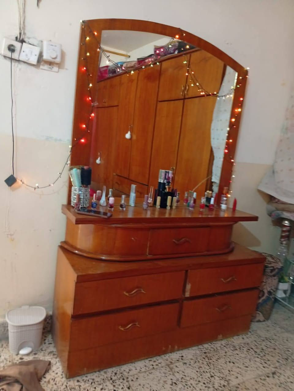 غرفه نوم صاج الاصلي 8 قطع نظيفه كلش حلوه السعر 450 وبيها مجال مكاني كركوك//***********
