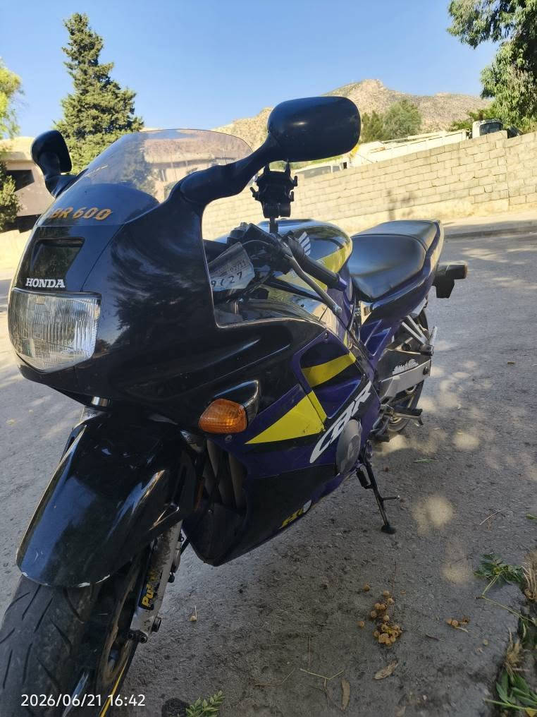 Cbr 600 f2 
هۆندای مواسەفات ئەمریکی مۆدێل 1994
4پستۆن مەکینە کەپس بێ بوخاروو بێ دوکەڵ 
کارەبایی مەزبوت گێڕی مەزبوت
تایەی تازەیە ڕۆنی تازە گۆراوە هەمو شتێکی بەشەرت 
نرخ 23وەرەقە کەمێک مەجال 
*********** دخان, السليمانية
