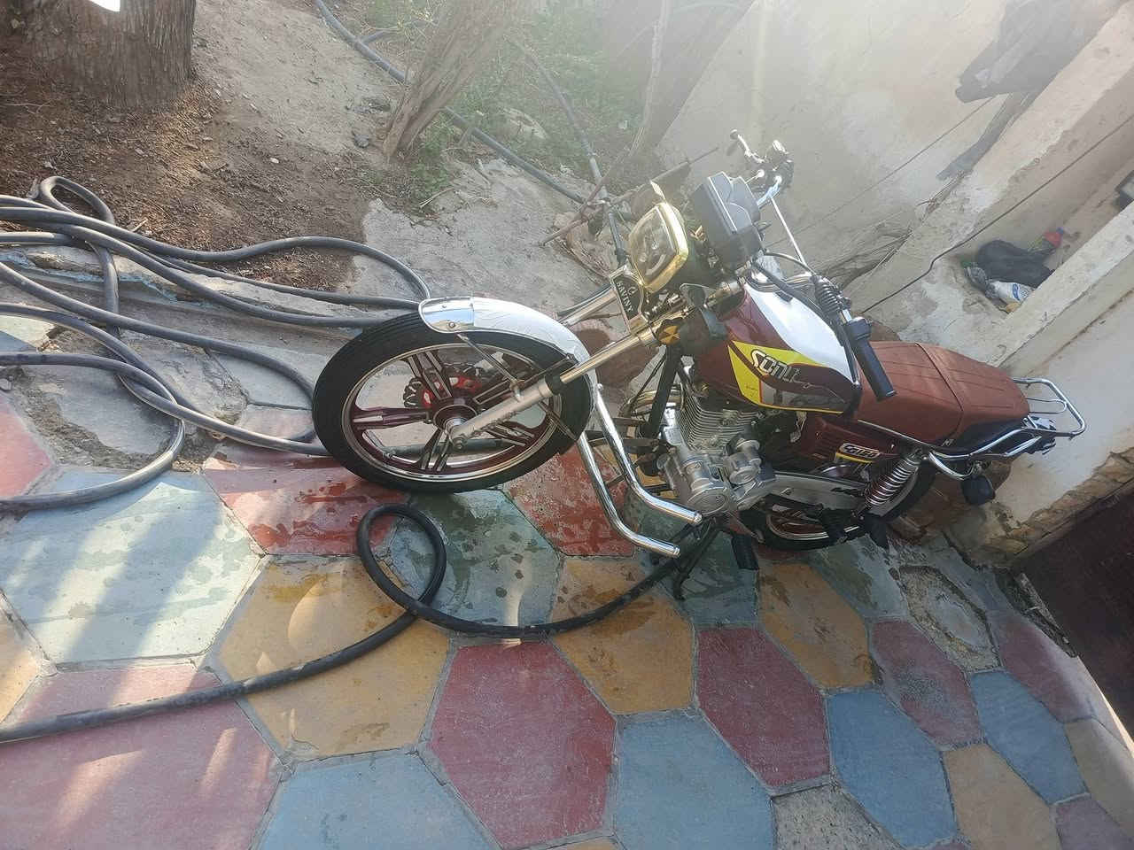 سلام عليكم سيفان موديل 24 دراجه مكفوله نقصه بس صينيه جوه مثل ما واضح بل صوره طالع من شركت سيزر مكان ديالى بعقوبة تصال على رقم ***********
