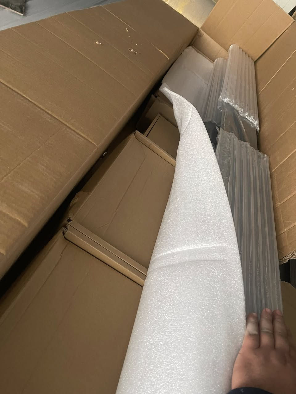 سلام عليكم دوسه كهربائيه كوالتي عالي ترهم للفورد برنكو جديده بل كارتون كامله مكمله للبيع ليحب يتصل واني بل خدمه سعرهة 700 دولار ***********
