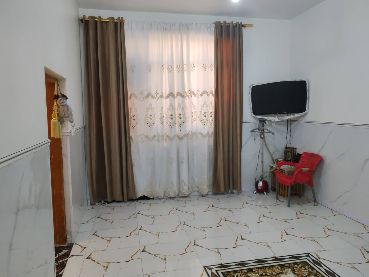 دار للبيع طابقين  الحي العسكري 
************************

📍 الموقع:الحي العسكري – الشارع العريضخلف فرن مكصد بالفرعمقابل أبو سرمد الحداد

━━━━━━━━━━━━━━━━━━📜 نوع السند: طابو صرف📐 المساحة: 180 م²━━━━━━━━━━━━━━━━━━

🏠 الطابق الأول:🛏️ غرفة نوم🛋️ صالة استقبال🏡 طارمة🚿 مجمع صحي داخلي🚻 مجمع صحي خارجي

━━━━━━━━━━━━━━━━━━

🏠 الطابق الثاني:🛏️🛏️ غرفتا نوم🛋️ صالة🌅 بلكونة

━━━━━━━━━━━━━━━━━━

💰 السعر: مراسلة واتساب أو ماسنجر

📞 للاستفسار:☎️ ***********

━━━━━━━━━━━━━━━━━━

📢 ملاحظة:إذا عندك دار للبيع أو أرض زراعية، اتصل بينا أو راسل الصفحة.🏘️ تصفح الصفحة وشاهد الدور المعروضة في جميع الأحياء السكنية وبأسعار ومساحات مختلفة.📲 أرقام التواصل موجودة داخل المنشورات.

🌟 نسأل الله التوفيق للجميع 🌟
