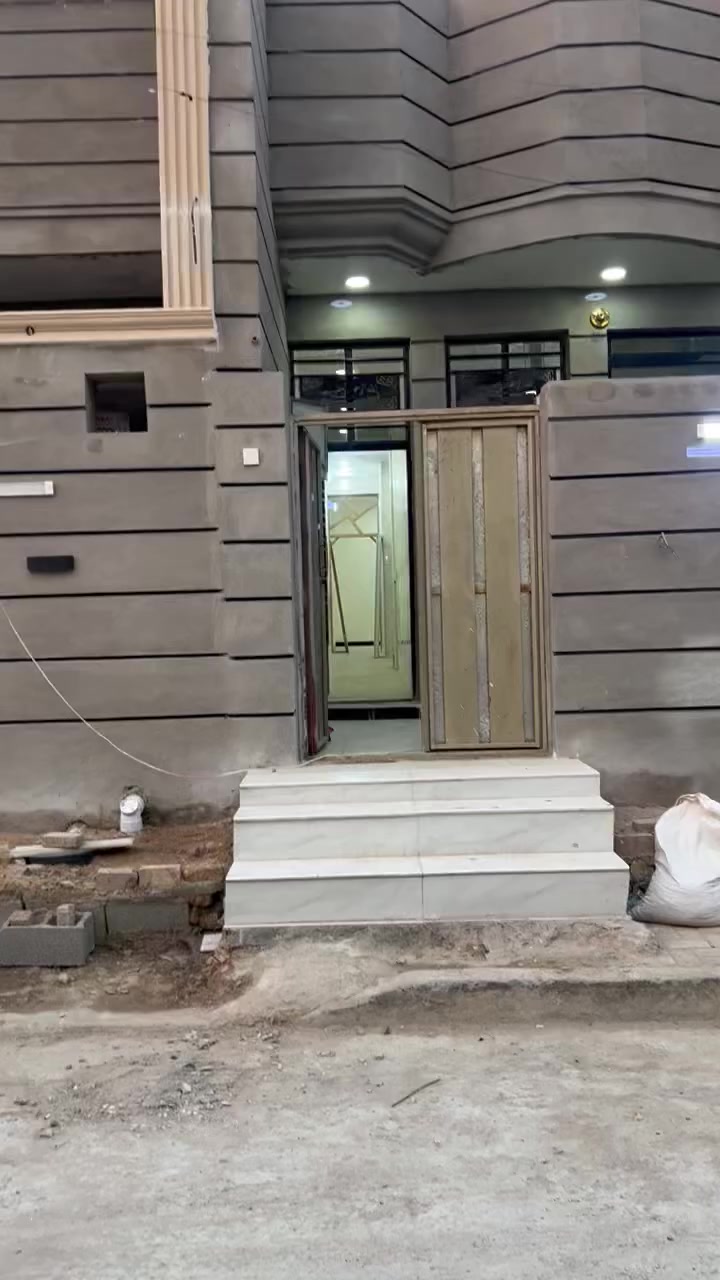 سلام عليكم بيت جاهز لبيع بحي الكوفى تسليم ثاني يوم لبيع من الشراه كيزر وتانكي ومتصور لبيت مشطب كامل جيب غراضك وتعال كعد ‭٠٧٧٠ ٣٧٣ ٠٠٠٦‬.
