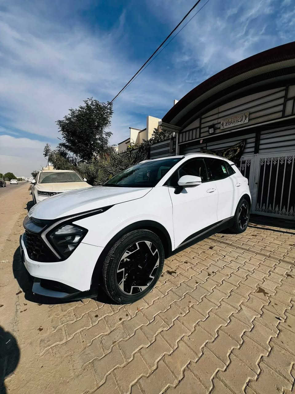 السلام عليكم سبورتج 2023
كيا سبورتج 2023 خليجي
رقم بغداد نكليزي باسمي تحويل ثاني يوم 
 مكفوله كفاله عامه بيها بارد  قليل 
محرك ٢٠٠٠دوش ماشيه 55 الف 
حساسات امامي
حساسات خلفي
لايت زينون + LED
كشافات 
بك لايت LED 
مفتاح التشغيل بصمة
ابواب بصمه 
تشغيل عن بعد 
دشبول شاشة 
شاشة Apple Car play
كـامـيـرا خـلـفـيـة دوارة.
مثبت السرعة Cruise
المودات والأوامر الصوتية
أوضاع القيادة  Drive Mode
فحص أنظمة السيارة 
حساسات ضغط اطارات  
شفتات مقود
نظام ترحيب  
قطعتين تبريد
هاند بريك بصمة 
نظام مانع الانزلاق
نظام نزول المنحدرات
اشارة في المرايا الجانبية
مخرج منفذ الطاقة

السعر 210 قفل
مكان السياره نجف مجمع الاميرات 
رقم تلفوني ***********
