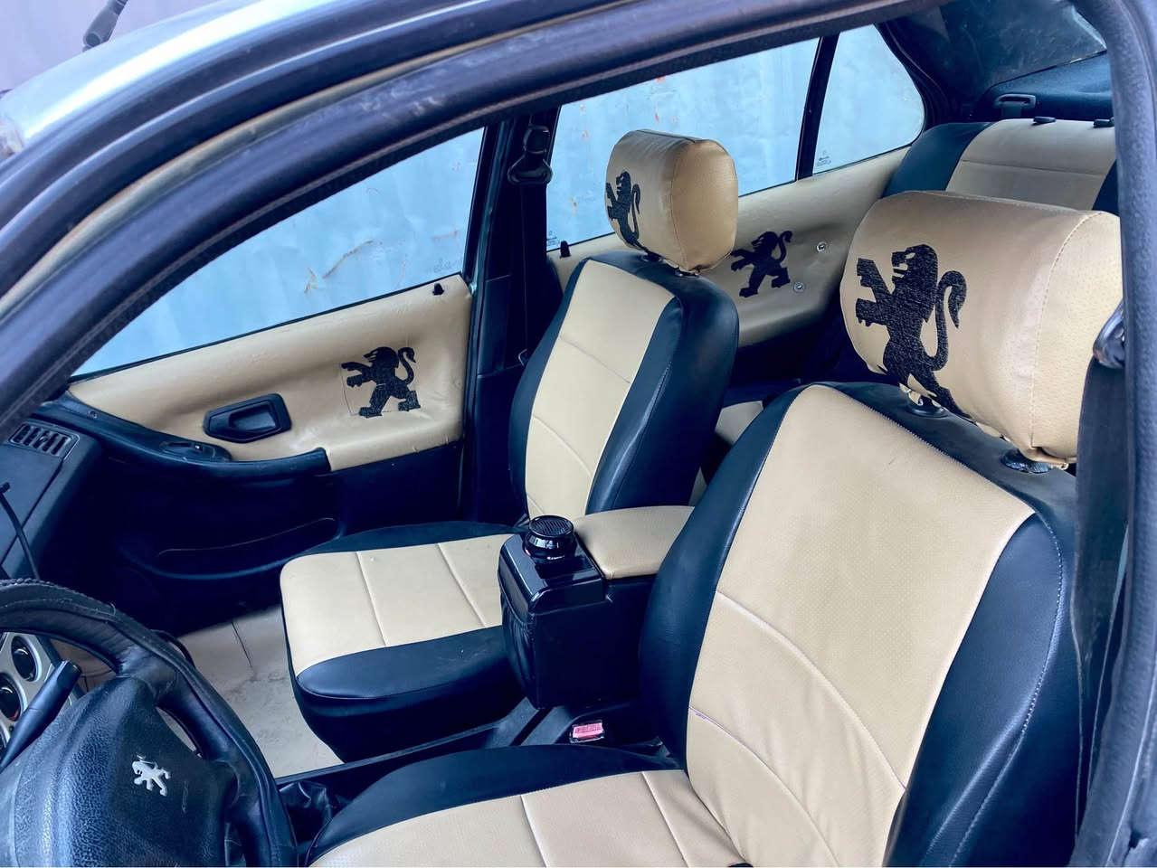 السلام عليكم..
بيجو ٣٠٦ فرنسي موديل ٢٠٠٣ كير ومحرك مكفولات 
السعر 47$ العنوان بغداد / ***********
ملاحظة / السيارة مصبوغة عام اثر جراد بدون معجون بغداد, العراق
