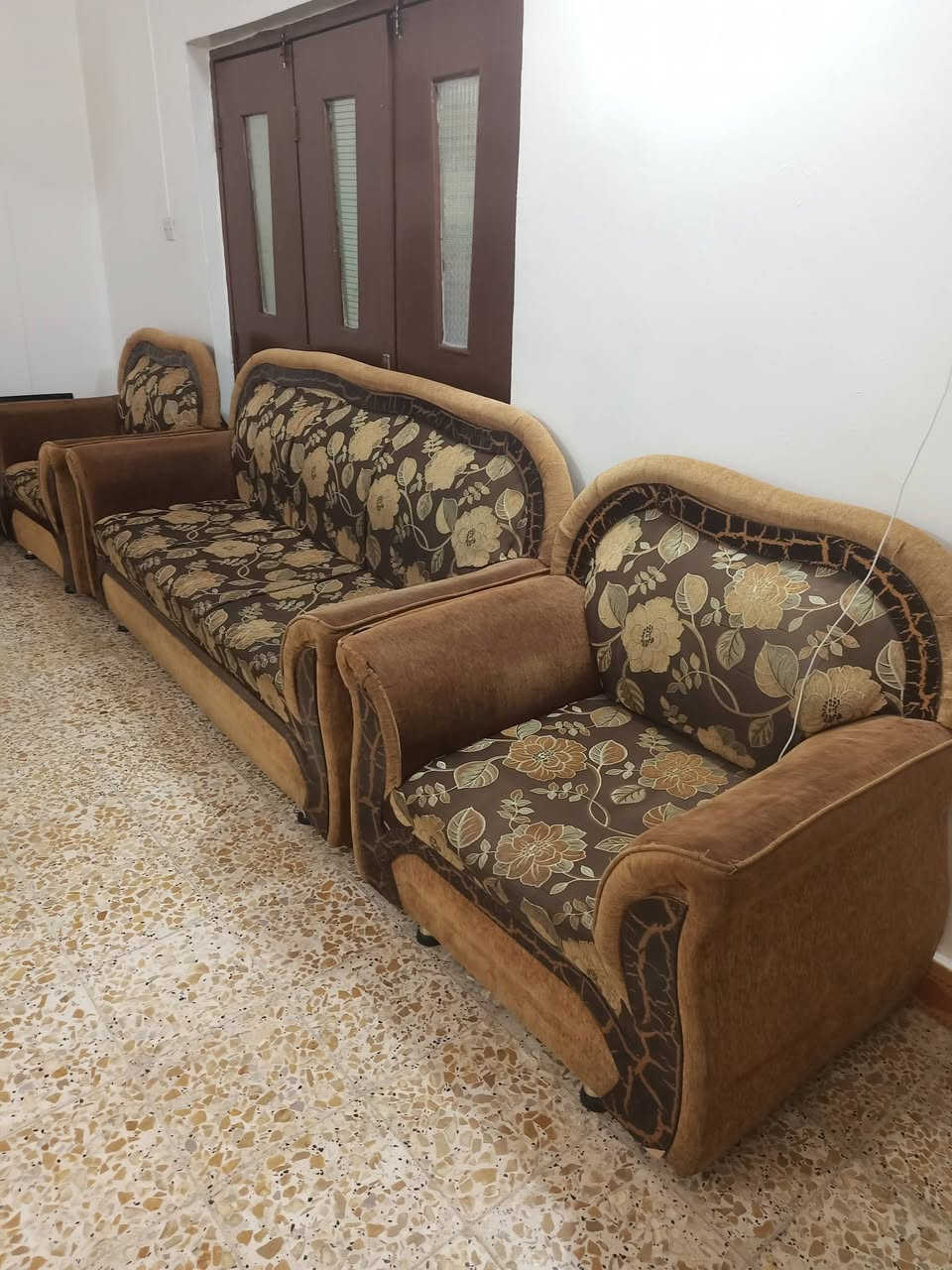 المعروض تخم كامل و ميز زجاجي وخشبي


**إذا كنت صاحب هذا الإعلان وتريد حذفه لأي سبب، رجاءا أرسل رسالة إلى الدعم الفني**