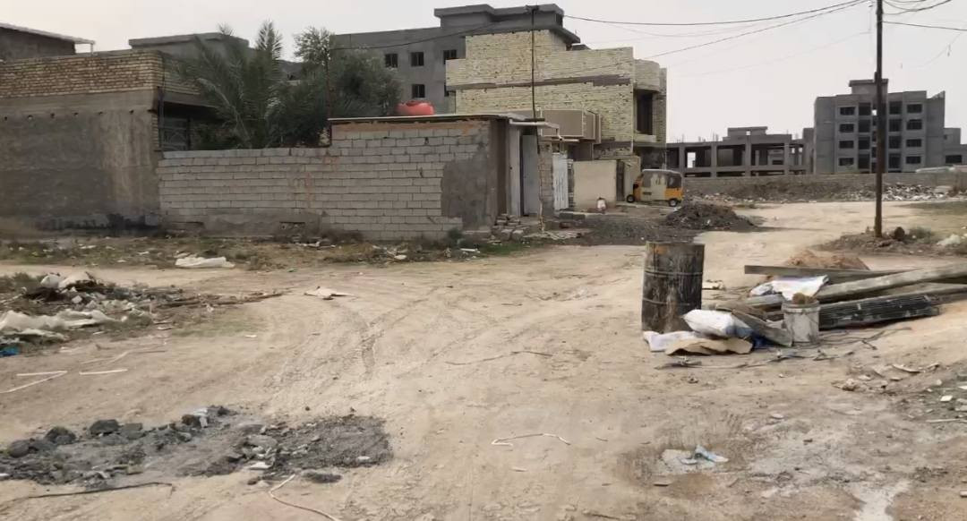 السلام عليكم... 
قطعة أرض للبيع طابو صرف بيع مستعجل وسعر مناسب تكدر تسحب عليها اسكان ... المحموديه حي العسكري الصحفيين... الفرع الي بي القطعة ساكنين بي وخير من الله بي بيوت... المساحة ١٢٥ م  /  واجهة ٥ م  /   نزال ٢٥ م 
للاستفسار مراسلة الصفحة او الاتصال على ه‍ ***********
***********
