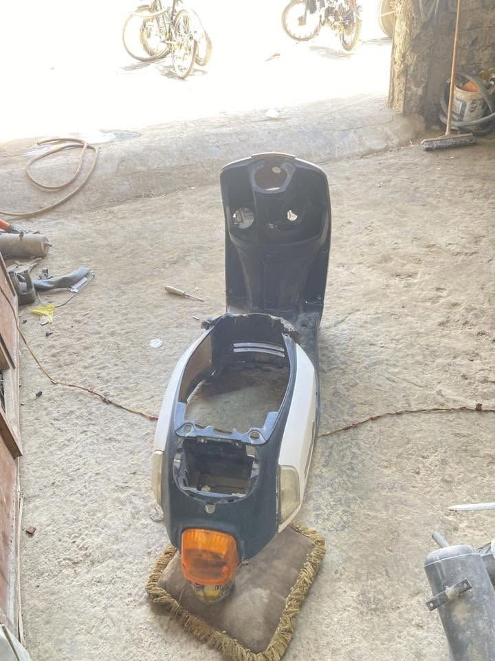 السلام عليكم كفر ماكس بوليسي كامل نقص فقط الجامعلغ الامامي اني مصوره ااك فيديو وصوره شوفه زين قبل لا تجي وتخابر حته لا تكلي بي هيج ومدري شنو مكاني حله  سعره ٤٠ وبي مجال ***********
