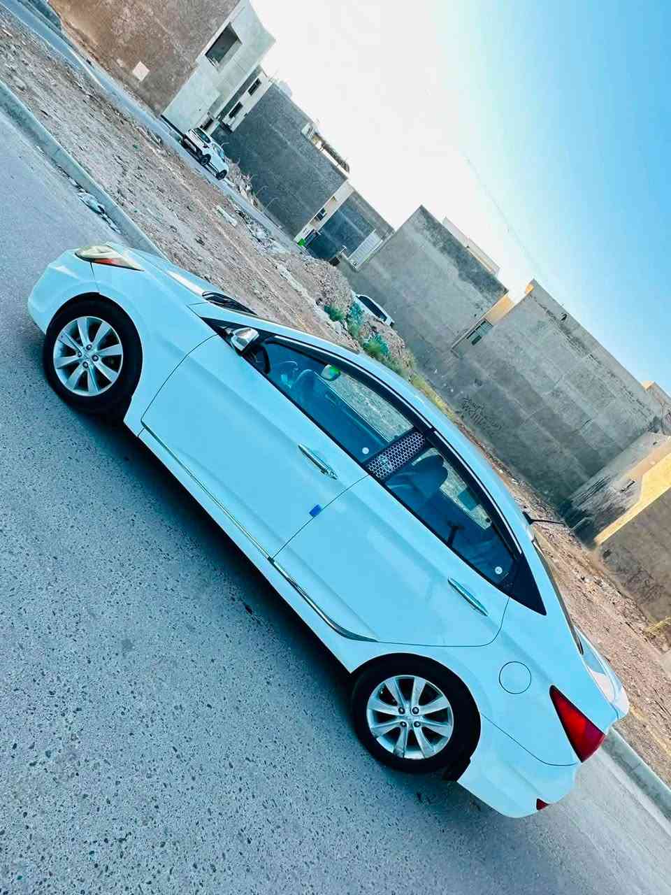 للبيع هونداي أكسنت 2017
رقم بغداد الجديد 
هزه جديده سنويه جديده بأسمي 
محرك 1600 
كير AT
صدر جديد 
تخم تاير جديد باتري جديد 
دوشمه كشنات شاشه وكامره خلفيه 
تبريد ممتاز 
سياره جاهزه من كلشي 
صبغ 3 قطع من امريكا بدون دواخل 
السعر 90 ورقه 
مكاني الغزاليه 
***********
