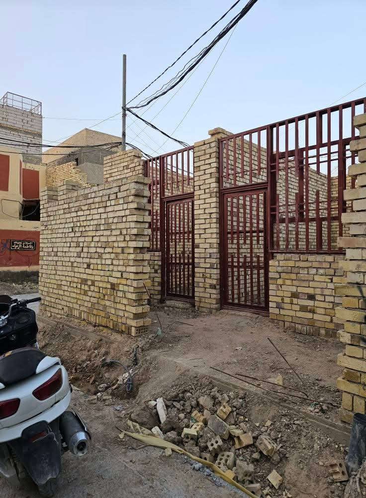 هيكل للبيع مساحه 120 متر غرفتين صاله ستقبال مطبخ صحيات خارجيه داخليه البناء طابوك جمهوري شبابيك تفصال 
الموقع طويريج حي الجمعيه شارع ام البنين البيت ركن 
سند 25 طابو 
السعر وباقي التفاصيل خاص
مراجعت مكتب ابو ميار للعقار في حي الجمعيه 
***********
***********
