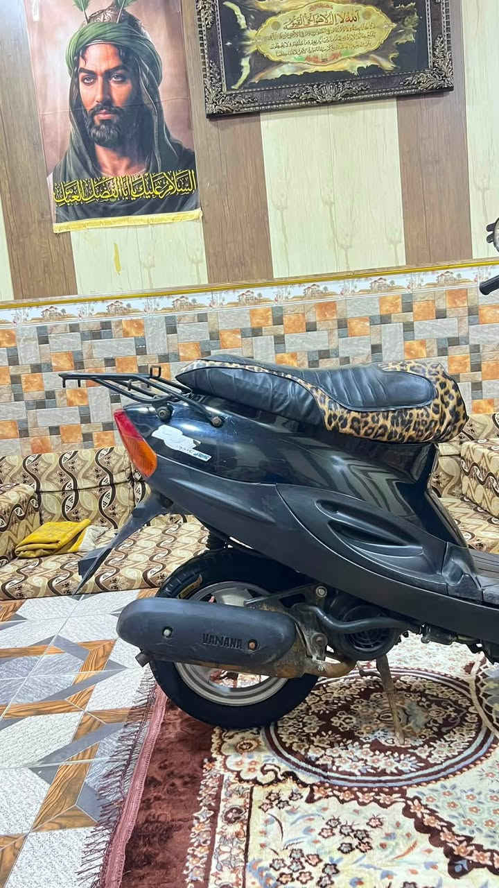 سلام عليكم دراجه ياماها  بي جي 9زروف  بسعر ٢٦٠  دراجه حلوه ونضيفه مكينه ناعمه كهربائيات شغاله كلشي شغال نقصها باتري فقط  مكاني بصره تقاطع الكزيزه قرب محكمت الكزيزه رقم هـ/***********  متواجد وتساب
