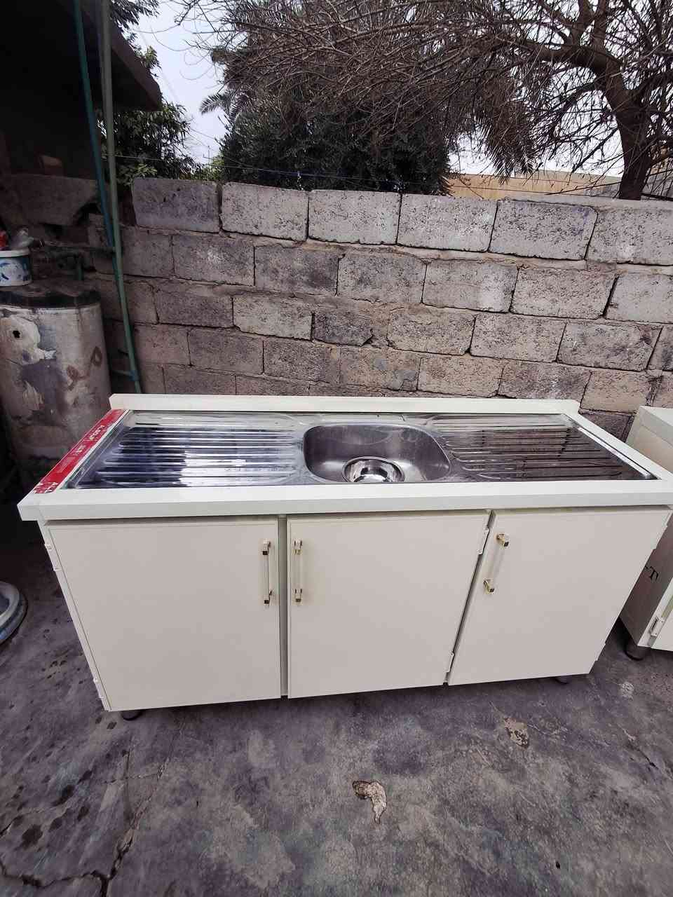 #غراض_للبيع 
1_سدية عيادة عدد 2 
2_كاونتر مختبر للبيع كلش جديد مستخدم شهر 
3_ميز بلازما 
4_حافة جرباية 
5_ثلاجة 
6_فرشه 
التواصل واتساب ***********
