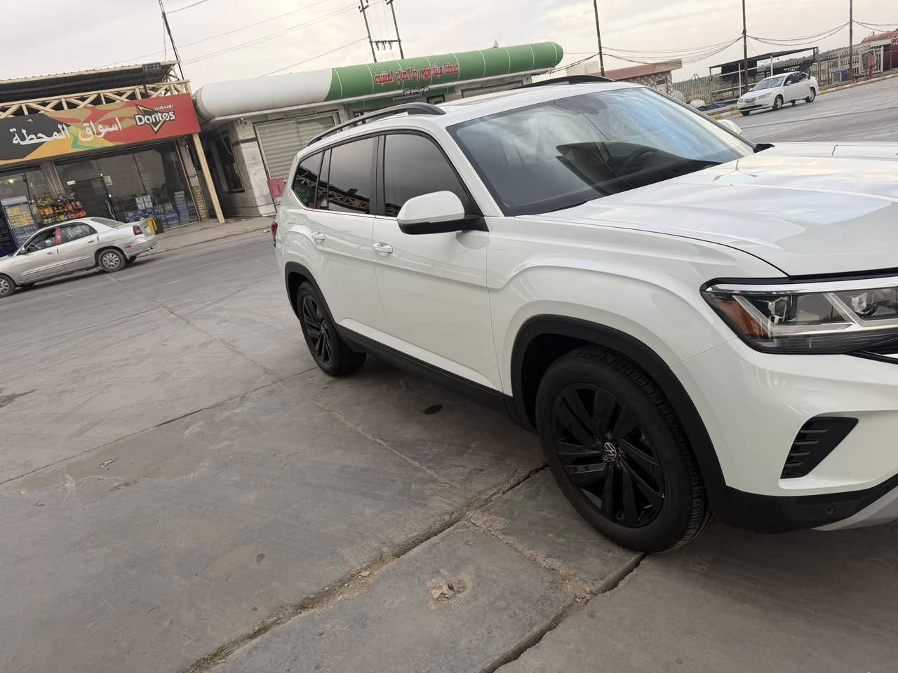 السلام  عليكم ورحمة الله وبركاته
‏‎‏‎       ——— لـلـبـيع  ———

فولكس واگن اطلس — Volkswagen Atlas

‏‎‏‎وراد أمريكي.     —    

‏‎‏‎الموديل           — 2023

فئة.                 — SE /4WD … فاملي 

حجم المكينه   — 3600/ V6

‏‎‏‎اللون               —ابيض 

‏‎‏‎المسافه المقطوعه — 60 الف 

‏‎‏‎حاله السياره. —  ( صور الحادث داخل المنشور   )  

‏‎‏‎المواصفات 
‏‎‏‎- بصمة تشغيل 
‏‎‏‎- بصمة أبواب 
‏‎‏‎-تشغيل عن بعد 
‏‎‏‎-ترحيب عند الاقتراب 
‏‎‏‎-كشنات جلد 
‏‎‏‎- رادار جانبي 
- شاشه ديجتال 
-اشاره بالمرايه 
-حساس امامي خلفي 
-شحن وايرلس
-بردات خلفيه 
‏‎‏‎-رادار امامي 
‏‎- رادار خلفي 
‏‎‏‎- شاشه كبيره تدعم نظام الأبل كار باي ونظام الاندرويد 
‏‎-تدفئة ستيرن
-فتحت سقف بانوراما 
‏‎-دبل اكسل 
‏‎-اوتو هولد 
‏‎-اوتو ستوب 
‏‎-هندبريك بصمه 
‏‎-٧وضعيات قياده 
‏‎‏‎-كشنات تدفئة 
‏‎‏‎- ستيرن بحركه كهربائيه 
‏‎‏‎- تبريد مركزي 
‏‎‏‎- بگ لايت LED 
‏‎-صندوق كهربائي 
‏‎‏‎-كرسي السايق بحركة كهربائيه 
‏‎‏‎-تحكم ستيرن جهتين 
‏‎‏‎-تحديد سرعه 
‏‎‏‎-مانع انزلاق 
‏‎‏‎-ليد نهاري
‏‎‏‎-كامره خلفيه دواره 
‏‎‏‎باقي المواصفات المعروفه 

‏‎‏‎السعر            — 325ورقه 

‏‎‏‎رقم السياره    — اربيل   

‏‎‏‎موقع  السياره — بغداد 

‏‎‏‎للأستفسار اتصال فقط   ***********
