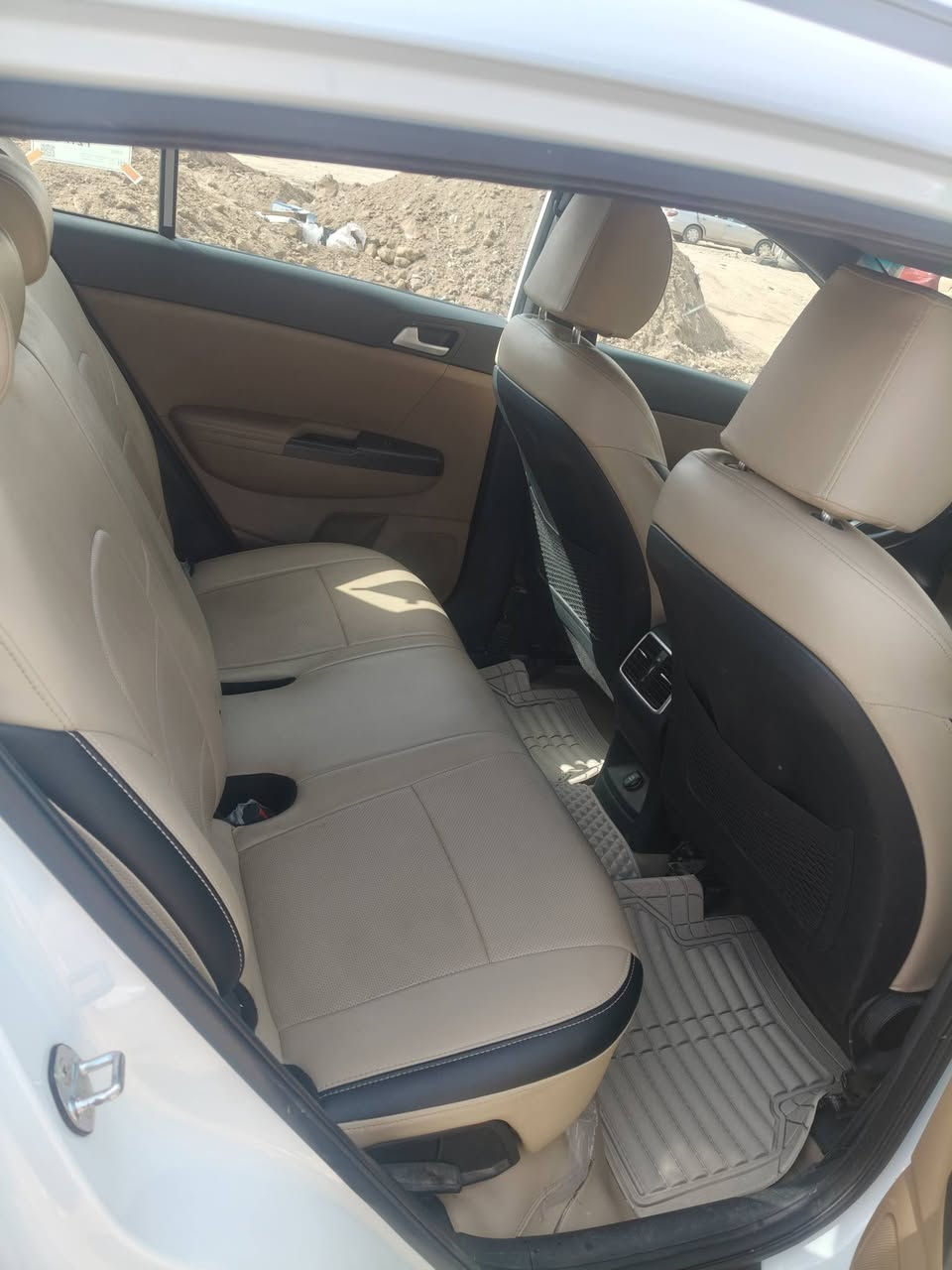 السلام عليكم
للبيع كيآ سبورتج موديل 2020
سيارة جديدة خليجي مكفولة كفالة عامة
سيارة نص فول 
بغداد ابو غريب 
***********  / ***********
