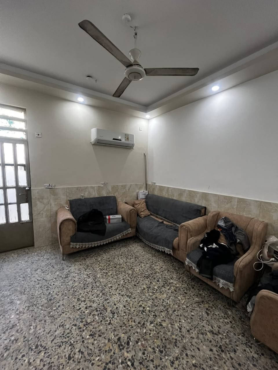 السلام عليكم
عندي بيت 50 متر ركن ابسمي زراعي سند 25 
بغداد الدورة الكفائات 
***********
